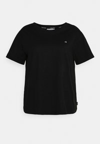 Černé bavlněné tričko s kulatým výstřihem a krátkými rukávy. Na horní části levé hrudi je malé bílé logo Calvin Klein.