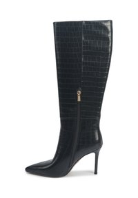Melnas ceļgala augstuma zābaki ar pointed toe, krokodila rakstu, glancētu virsmu un sānu rāvējslēdzēju ar zelta aparatūru. Stiletto papēdis.