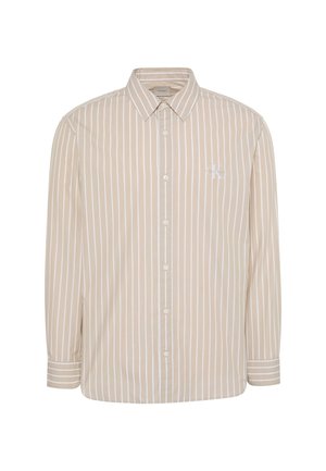 Μπεζ πουκάμισο με μακριά μανίκια με λευκές κάθετες ρίγες και διακριτικό λογότυπο "CK" στο αριστερό στήθος.