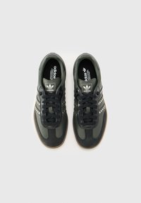 adidas Originals SAMBA OG - Joggesko - core black/legend earth/gum