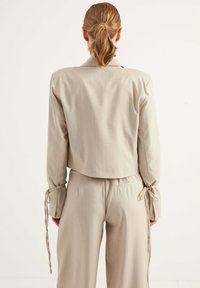 Chiquelle SLEEVE DETAILED   - Blazer - beige