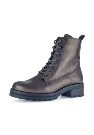 Lace-up enkelboots van metallic brons leer met een ronde neus, stevige zwarte rubberen zool en vijf metalen veteroogjes.