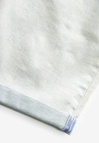 Next REGULAR FIT - Farmer rövidnadrágok - bleach denim