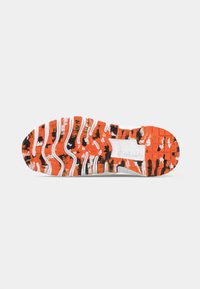 Nike Performance FREE METCON 6 - Sportovní boty - black/pearl white