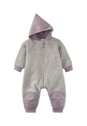 Grauer Baby-Jumpsuit mit lila Kapuze, Bündchen, Kniepatches und Frontreißverschluss, für Wärme und Komfort entworfen.