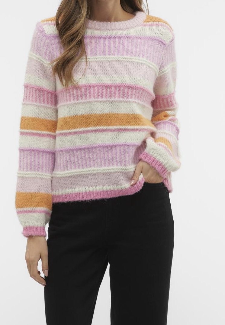 Rosa und weiße gestreifte Sweater mit orangefarbenen Akzenten; weiche, flauschige Textur; runder Halsausschnitt; gerippte Bündchen und Saum; lockere Passform.