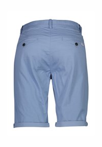 Pantaloni shorts azzurri realizzati in tessuto con orli arrotolati. Presentano due tasche posteriori con bottoni e un'etichetta sulla vita.