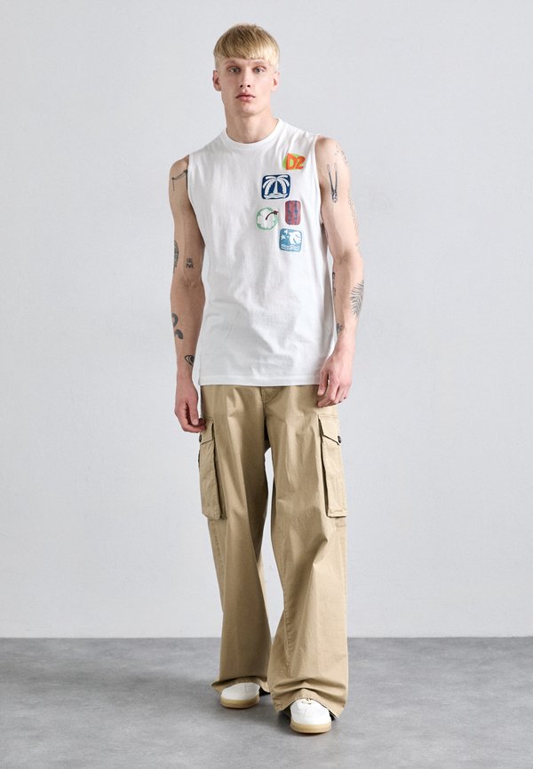 CIGARETTE FIT TEE - Top2