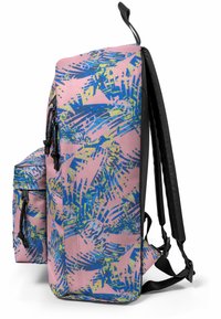Eastpak OUT OF OFFICE - Sac à dos - brize filter pink