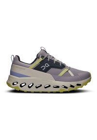 Pantofila sportivă mov și gri cu un superior din plasă texturată, accente verzi și o talpă groasă, căptușită, cu decupaje pentru ventilație.