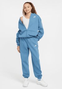 Nike Sportswear SPORTSWEAR CLUB FLEECE - Calças de fato de treino - aegean storm