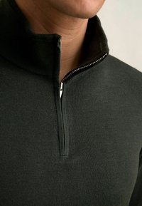 Reiss REGULAR FIT - BLACKHALL HALF-ZIP  - Pulover - dark military green