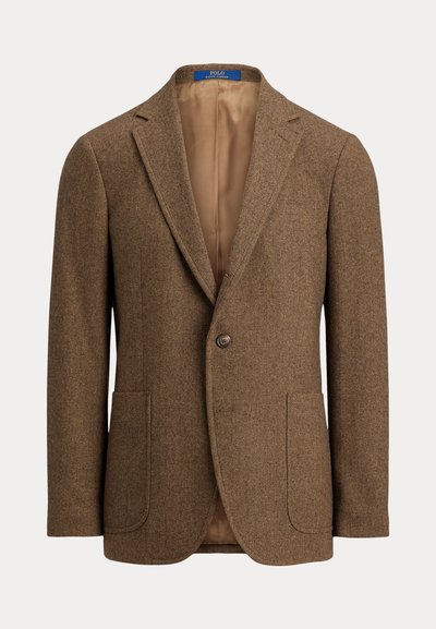 Καφέ μάλλινο σακάκι με σχέδιο ψαροκόκκαλο, δύο εμπρόσθιες πλαϊνές τσέπες, κλείσιμο με ένα κουμπί, γιακάδες με εγκοπή και μπεζ σατέν φόδρα.