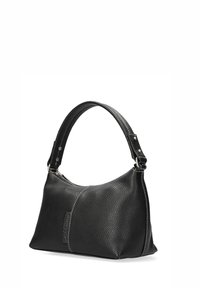 Borsa a tracolla nera in pelle con finitura testurizzata, forma curva e manico corto e regolabile. Presenta cuciture bianche a contrasto e accessori metallici.