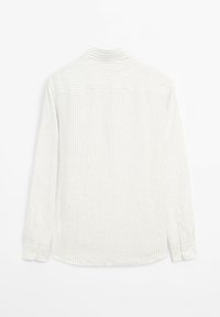 Chemise blanche à manches longues avec fines rayures verticales grises, poignets à boutons et col classique, vue de dos sur un fond uni.