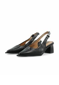 Scarpe slingback in pelle nera con design a punta, tacco basso a blocco e cinturino regolabile con fibbia. Texture liscia con dettagli minimi.