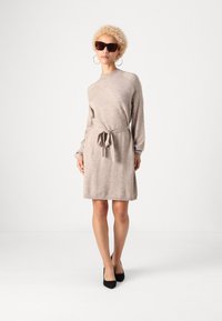 ONLY Petite ONLLEVA BELT DRESS - Φόρεμα-πουλόβερ - beige