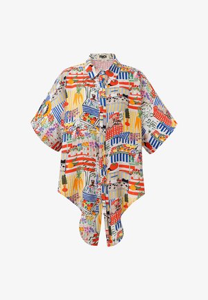 Chemise à manches courtes avec col, ornée d'un motif botanique coloré avec des légumes et des fleurs sur un fond clair. L'ourlet se courbe sur les côtés.