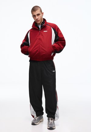 Bershka SUPER BAGGY TECHNICAL SPORTS - Spodnji deli trenirk - black