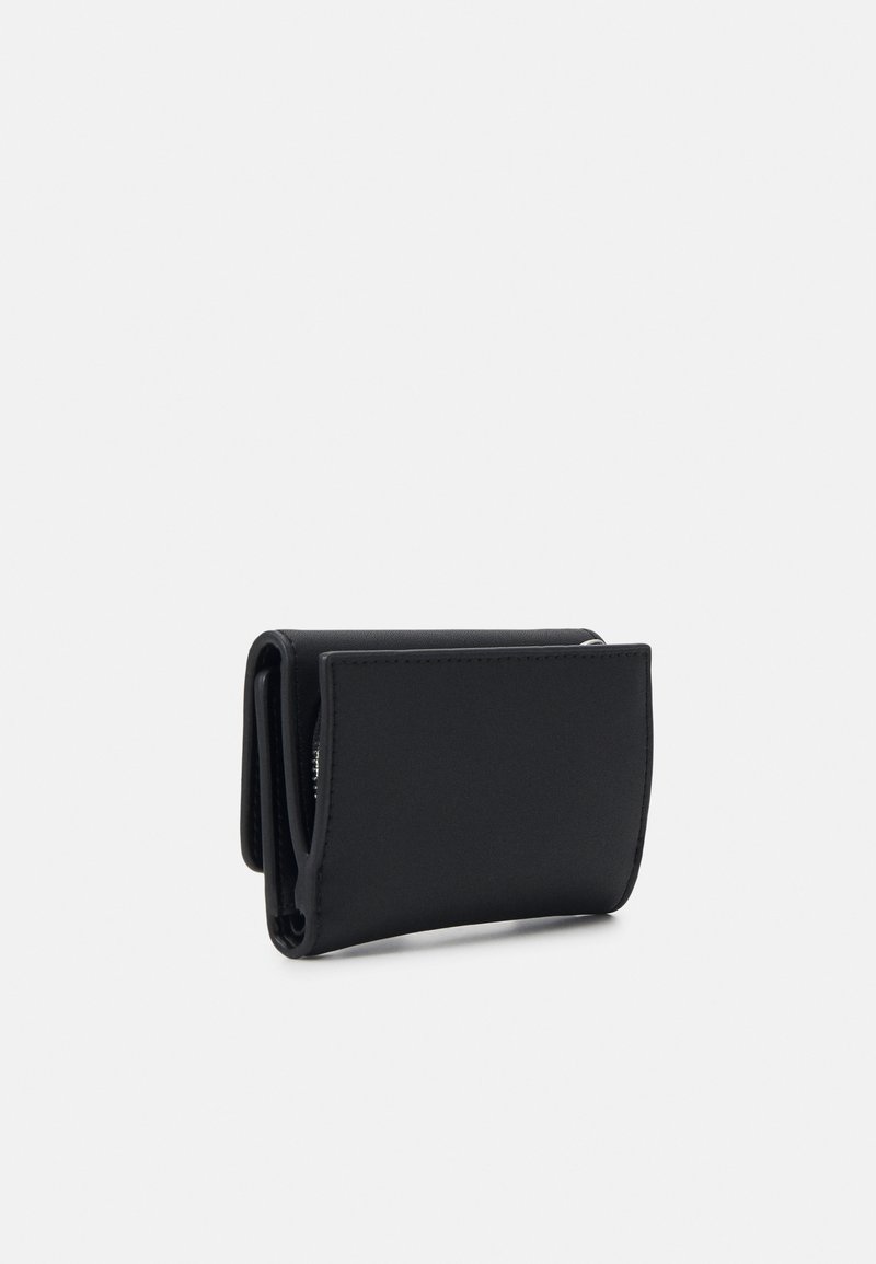 Schwarze Kunstleder-Geldbörse, kompakte rechteckige Form, mit glatter Oberfläche und genähten Kanten. Hervorhebenswert ist ihr minimalistisches Design.