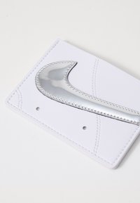 Nike Sportswear ICON AIR FORCE CARD WALLET UNISEX - Portafoglio - white/metallic silver