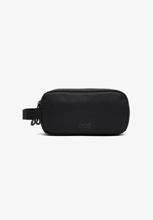 Borsa rettangolare nera realizzata in tessuto resistente, con chiusura a zip e manico laterale per un facile trasporto. Design minimalista con accenti del logo.