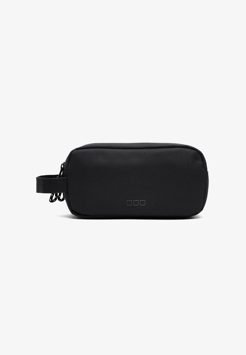 Zwarte rechthoekige tas gemaakt van duurzaam stoffen, met een ritsafsluiting en een zijhandvat voor gemakkelijk dragen. Minimalistisch ontwerp met logo-accenten.