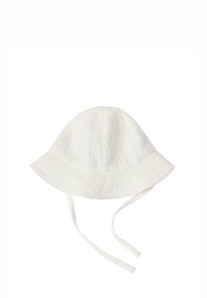 Valkoinen tikattu vauvan aurinkohattu, jossa leveä lieriosa ja leuan alle kiinnitettävät nauhat, valkoisella taustalla.