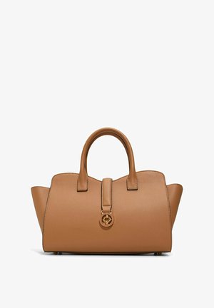 Tan nahkalaukku, jossa on jalo muotoilu, pyöreä yläosa, pidemmät sangat ja kultainen pyöreä korostus edessä.