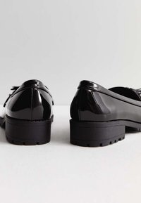 New Look Wide Fit WIDE FIT PATENT CHUNKY FRINGE LOAFERS - Scarpe senza lacci - black