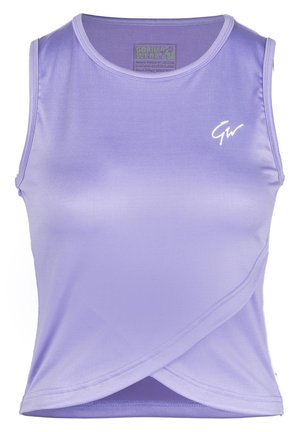 Ärmelloses Workout-Top in Lavendel, hergestellt aus glattem, dehnbarem Material. Verfügt über ein Wickeldesign und ein kleines weißes Logo auf der Brust.