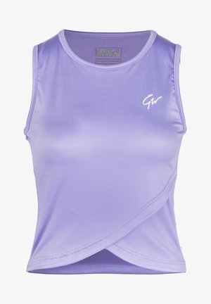 Mouwloos sporttop in lavendel, gemaakt van een zachte, rekbare stof. Heeft een wikkeldesign en een klein wit logo op de borst.