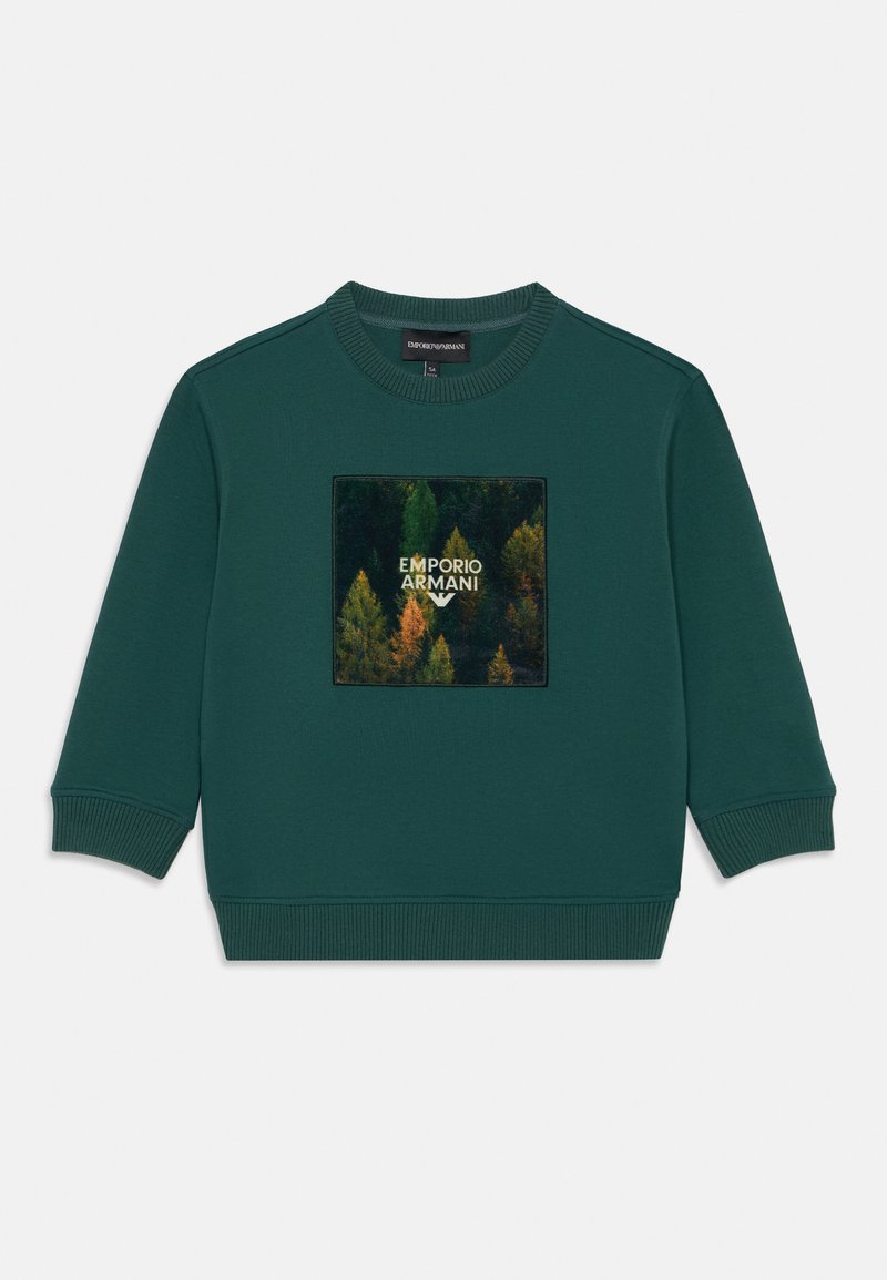 Grüner Sweatshirt aus weichem Stoff mit gerippten Bündchen und Saum. Verfügt über ein quadratisches Logo mit Waldmotiven und "EMPORIO ARMANI" in Weiß.