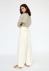 Thumbnail Image 3
