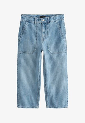 Culotte in denim azzurro chiaro con righe verticali bianche, dotati di chiusura con bottone, due tasche anteriori e orli grezzi.