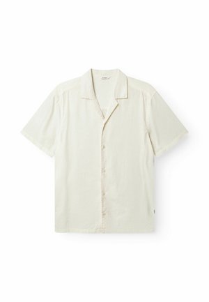 Korte mouwen crème overhemd met knopen en camp-kraag, gemaakt van lichtgewicht stof, plat gelegd op een witte achtergrond.