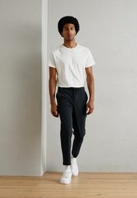 Thumbnail Image 2