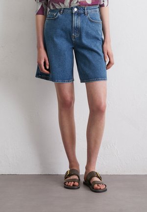 BERMUDA WIDE  - Denim shorts - authentic mid blue