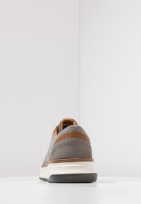 Skechers MORENO - Zapatillas - taupe