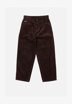 Brune corduroy bukser med lige ben, der har en frontknaplukning, fem lommer og en subtil struktur fra stoffets ribbing.