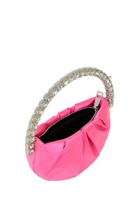 Lyserød satin håndtaske med plisseret design, sølvfarvet rhinestone-prydet håndtag, lynlåslukning og sort indvendig foring.