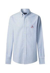 Camisa de hombre de manga larga con botones en rayas azul claro y blancas, con cuello y logo bordado en el pecho.