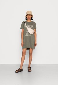 JDY JDYELINA PRINT DRESS  - Vestido de malha - kalamata