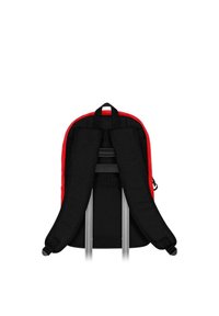 Mochila negra y roja con correas de hombro acolchadas y un asa en la parte superior, que presenta una textura suave y un diseño aerodinámico.