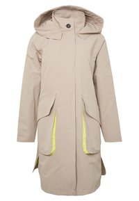 Beżowy płaszcz przeciwdeszczowy z kapturem, z dwoma przednimi kieszeniami i jaskrawym żółtym podbiciem. Wykonany z trwałego materiału, z zapięciem na guziki.