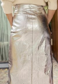 Friends Like These PETITE FIT - METALLIC SPLIT - Kynähame - silver