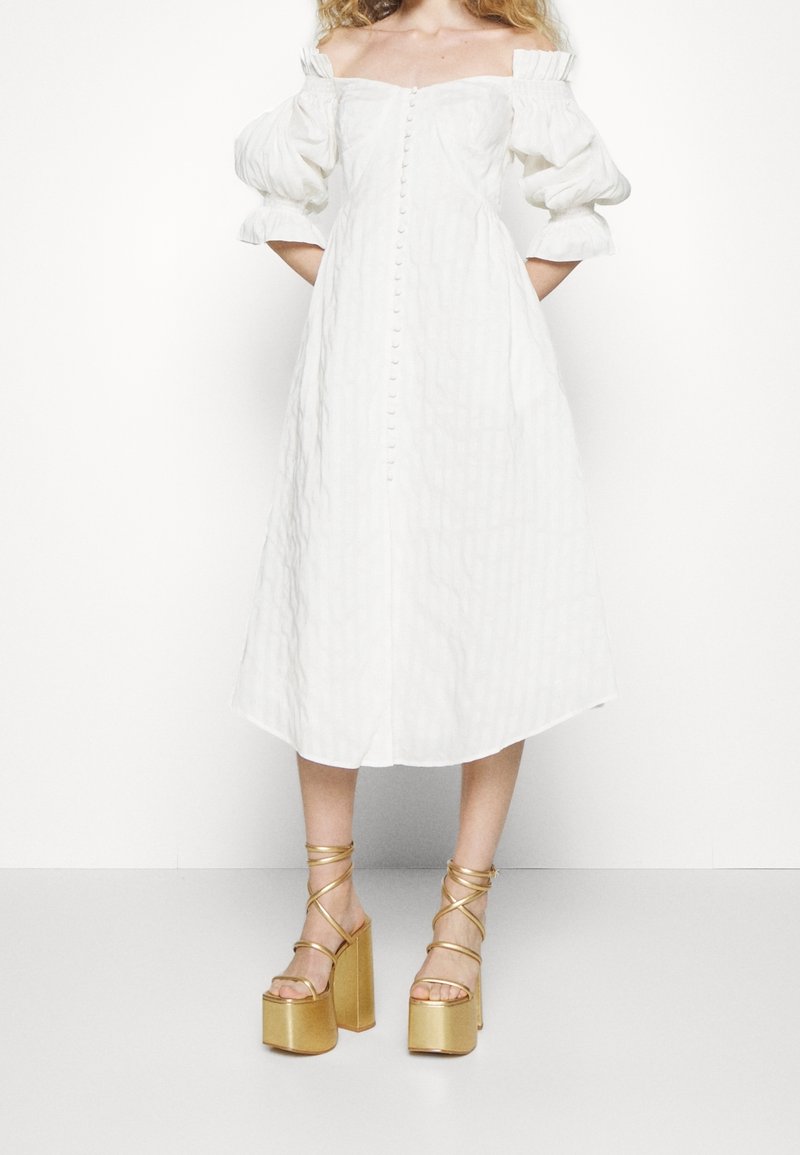 cult gaia white dress Jasmin Gown in Off Structured through the waist to flatter your figure and show off your legs CULT GAIA | HEIRLOOM PIECES