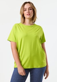 Lime green short-sleeve t-shirt with a round neckline in a relaxed fit, made of soft cotton material. Simple design, no patterns or accents.