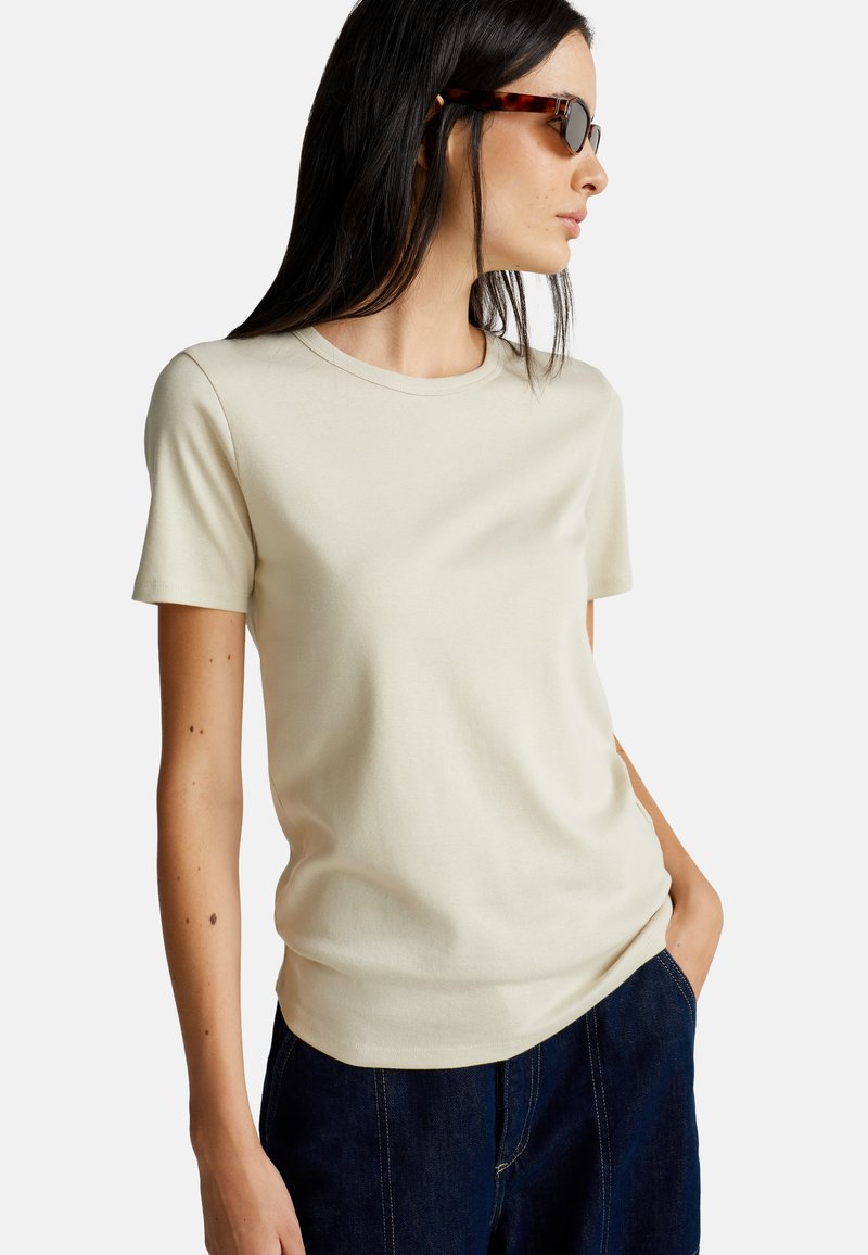 United Colors of Benetton SLIM FIT  - Jednoduché tričko - beige