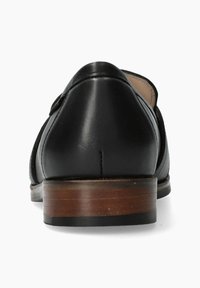 Chaussure en cuir noir avec un bout rond, un petit talon en bois et une texture lisse. Présente une couture minimale et un design subtil.